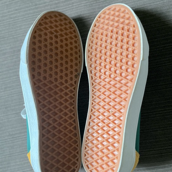 Vans - Picture 7 of 8